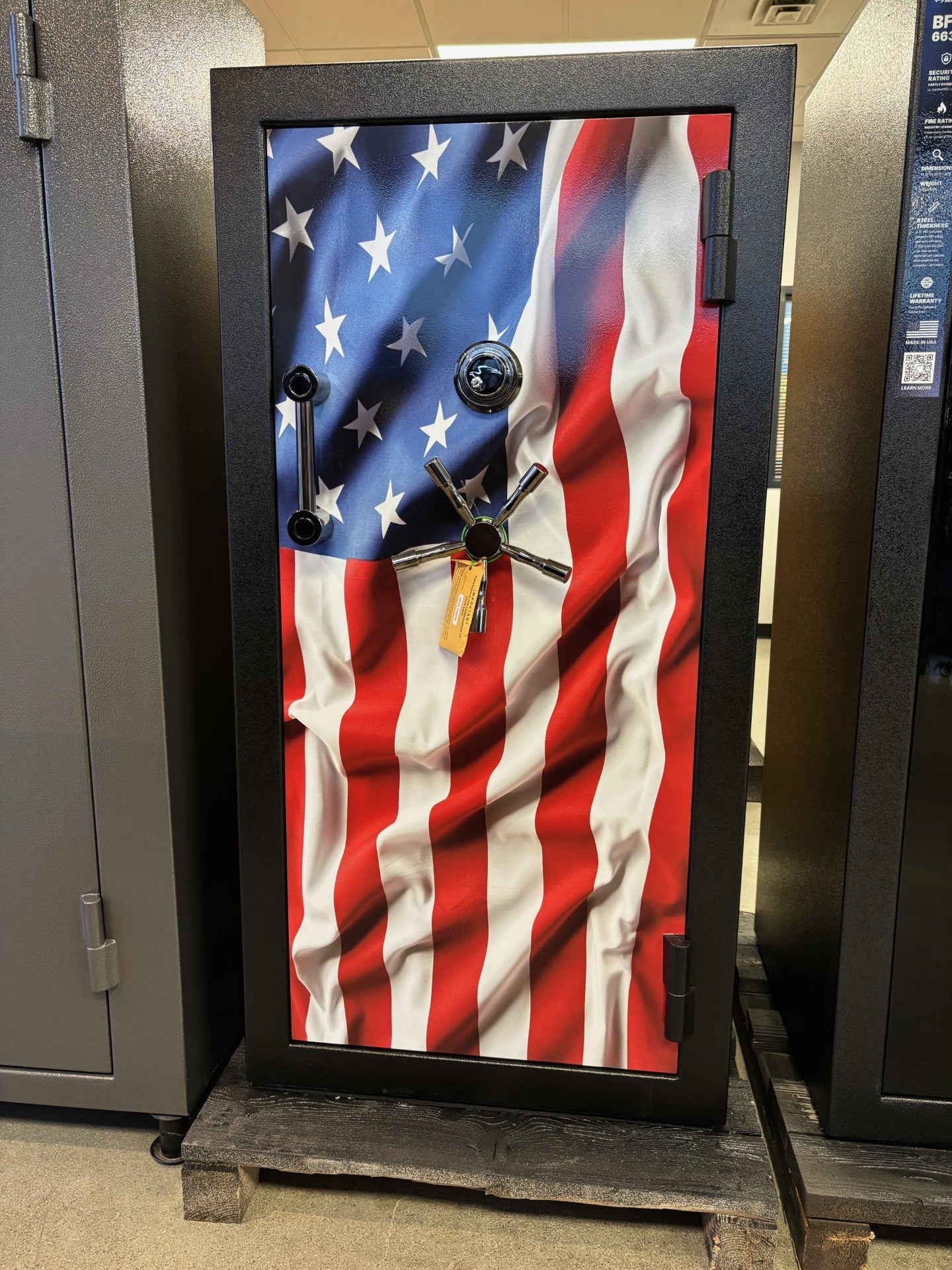 AMSEC BFX6030 High-Security Gun Safe (Wavy USA Flag Vinyl Door)
